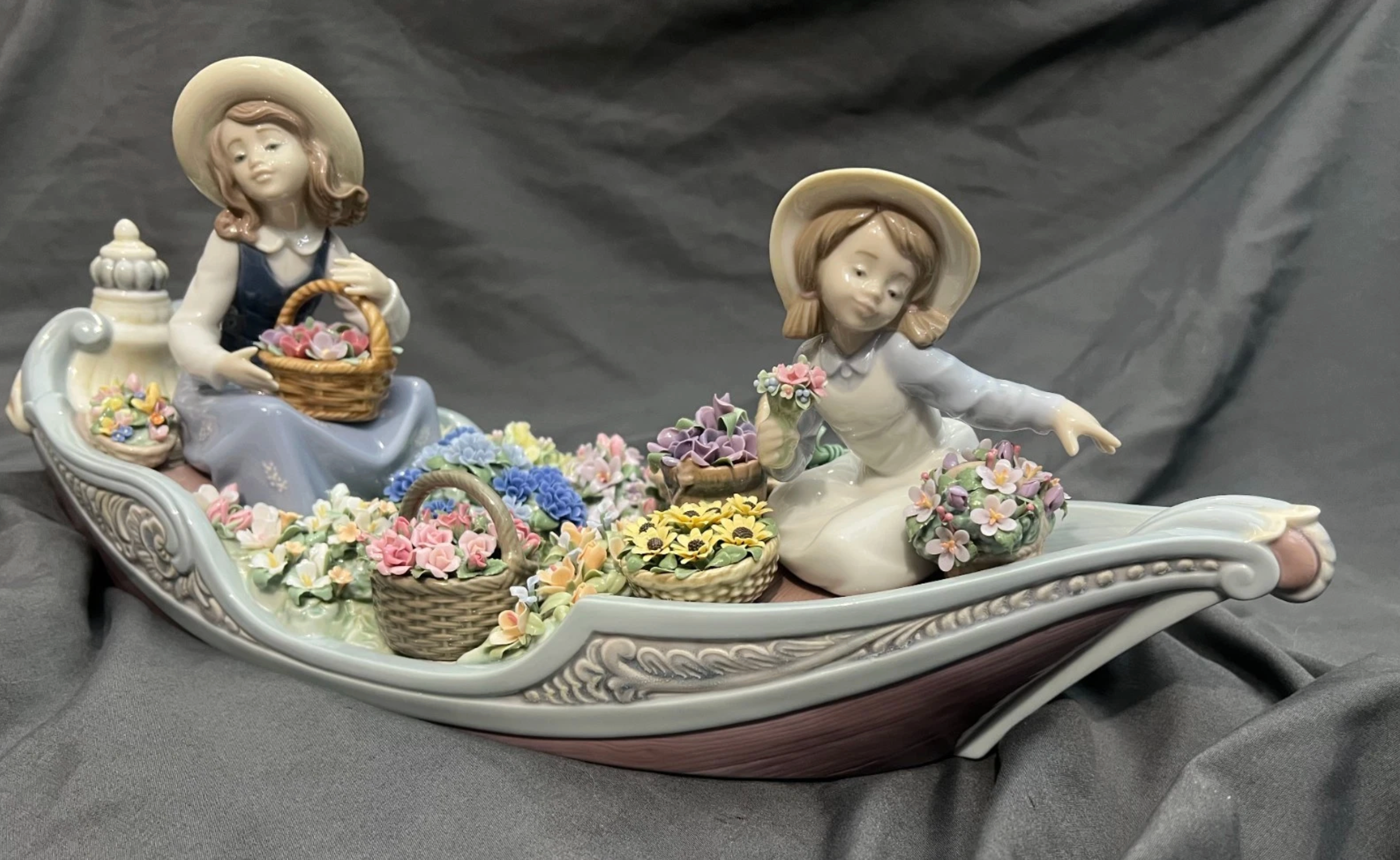 LLADRO Flowers Forever Figurine – New in Box