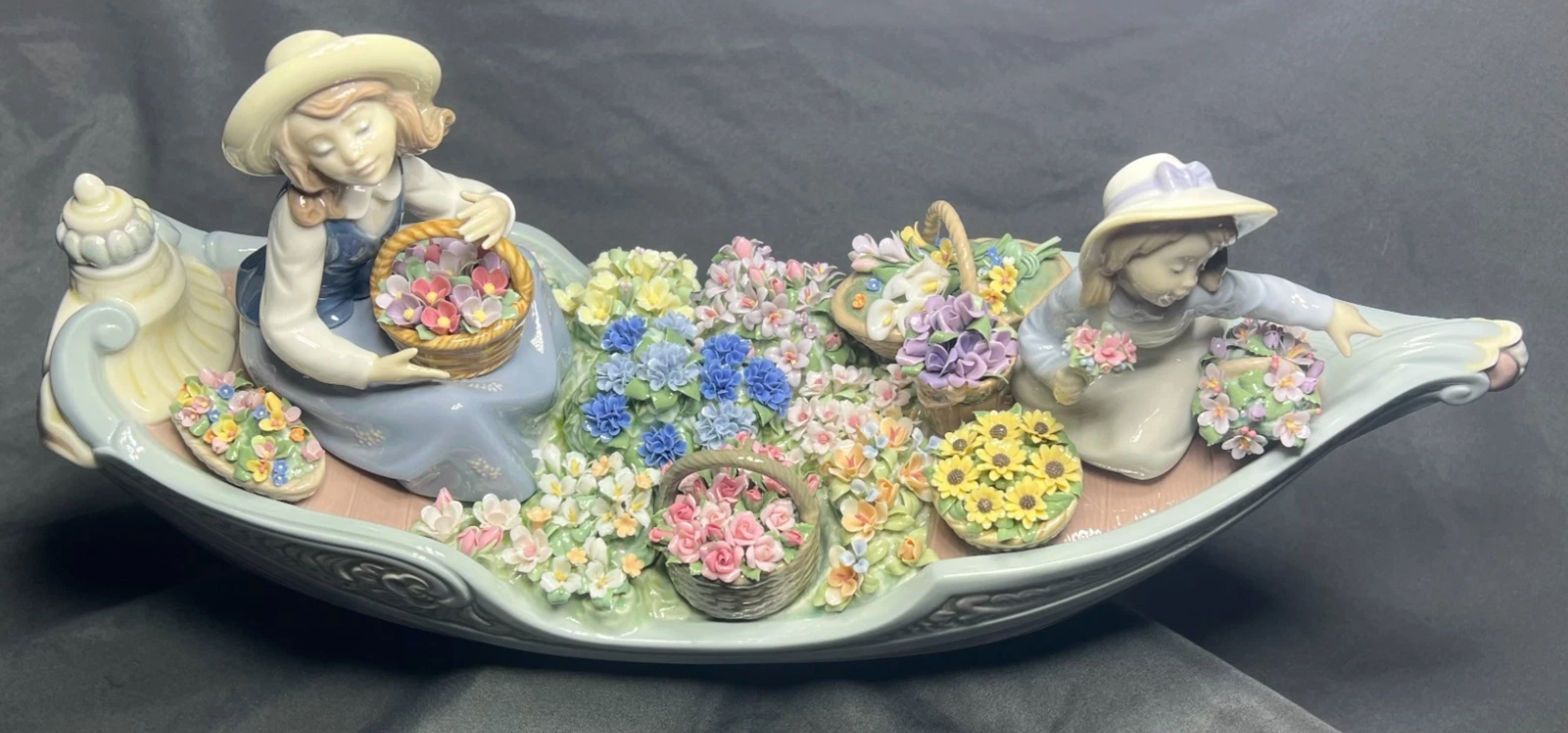 LLADRO Flowers Forever Figurine – New in Box