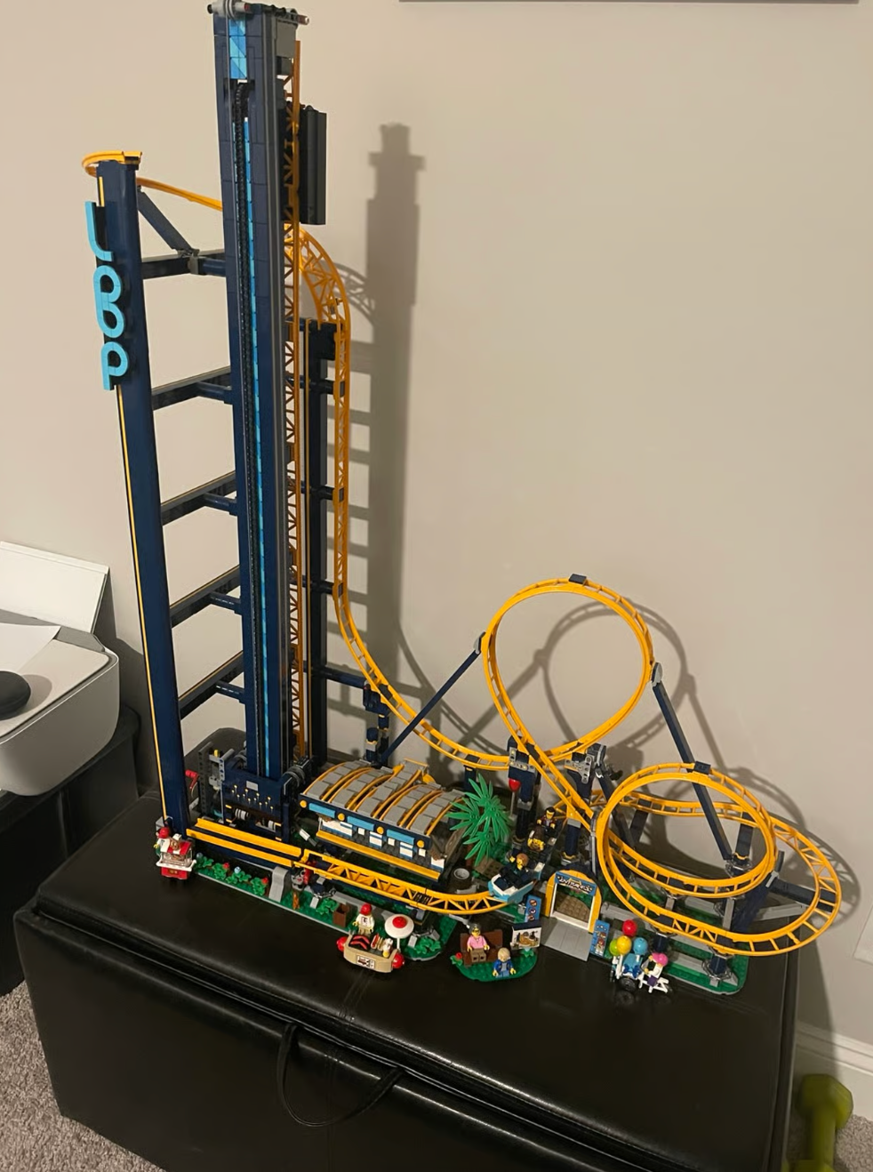 LEGO Loop Roller Coaster Set – Complete with Box, Instructions & Extras – Displayed Once