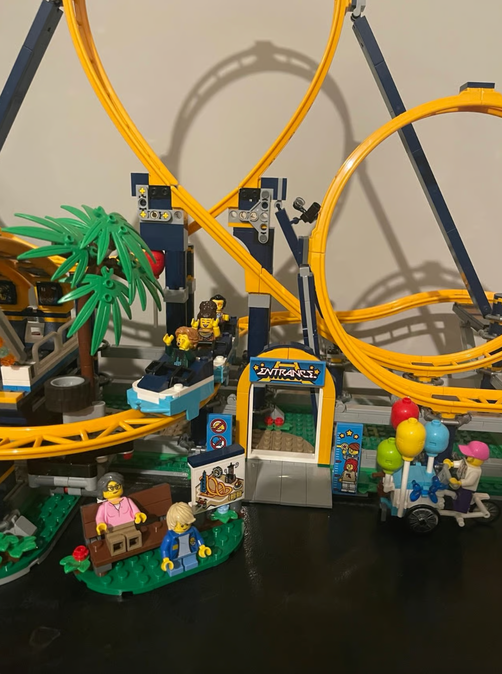 LEGO Loop Roller Coaster Set – Complete with Box, Instructions & Extras – Displayed Once