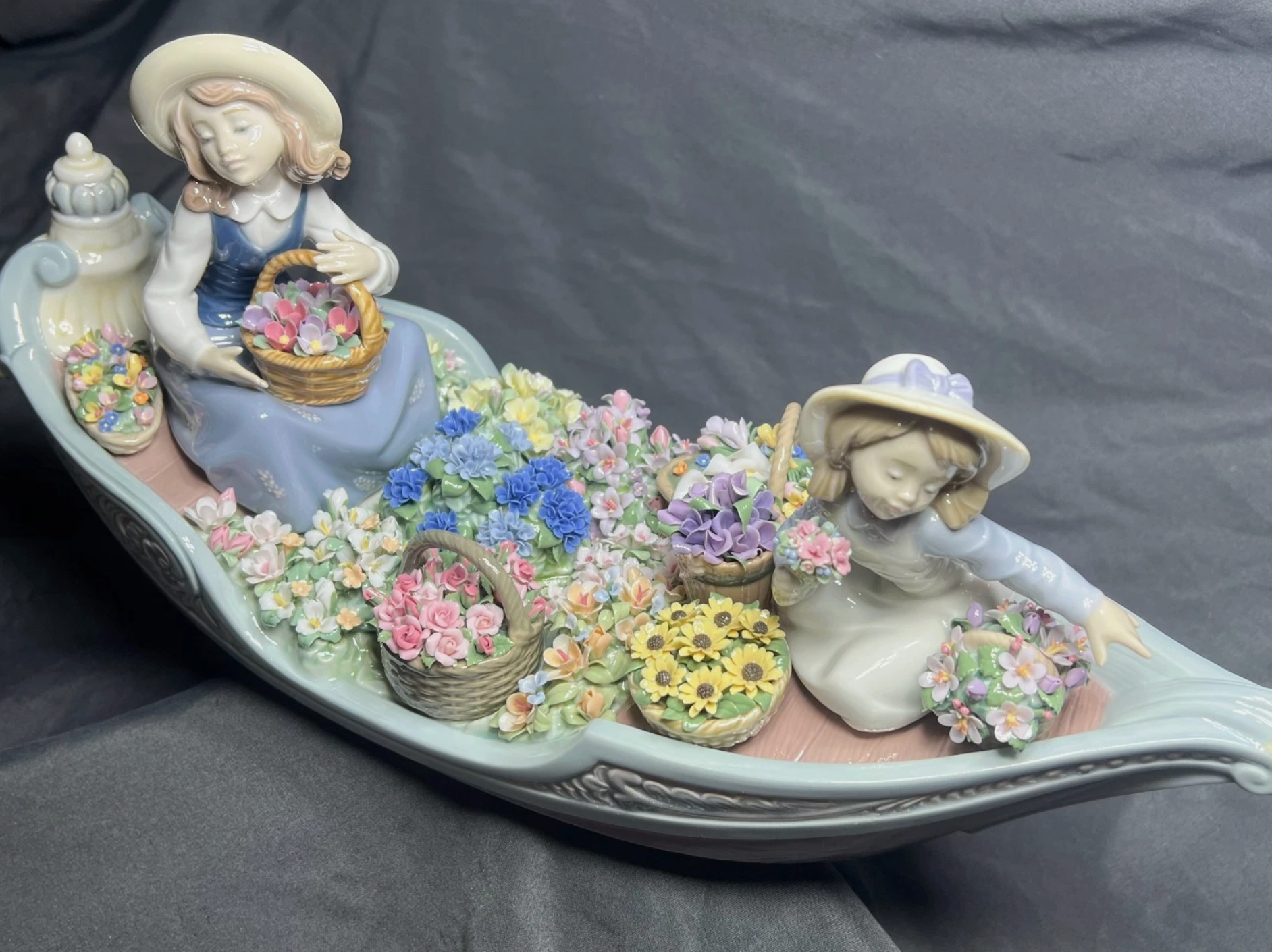 LLADRO Flowers Forever Figurine – New in Box