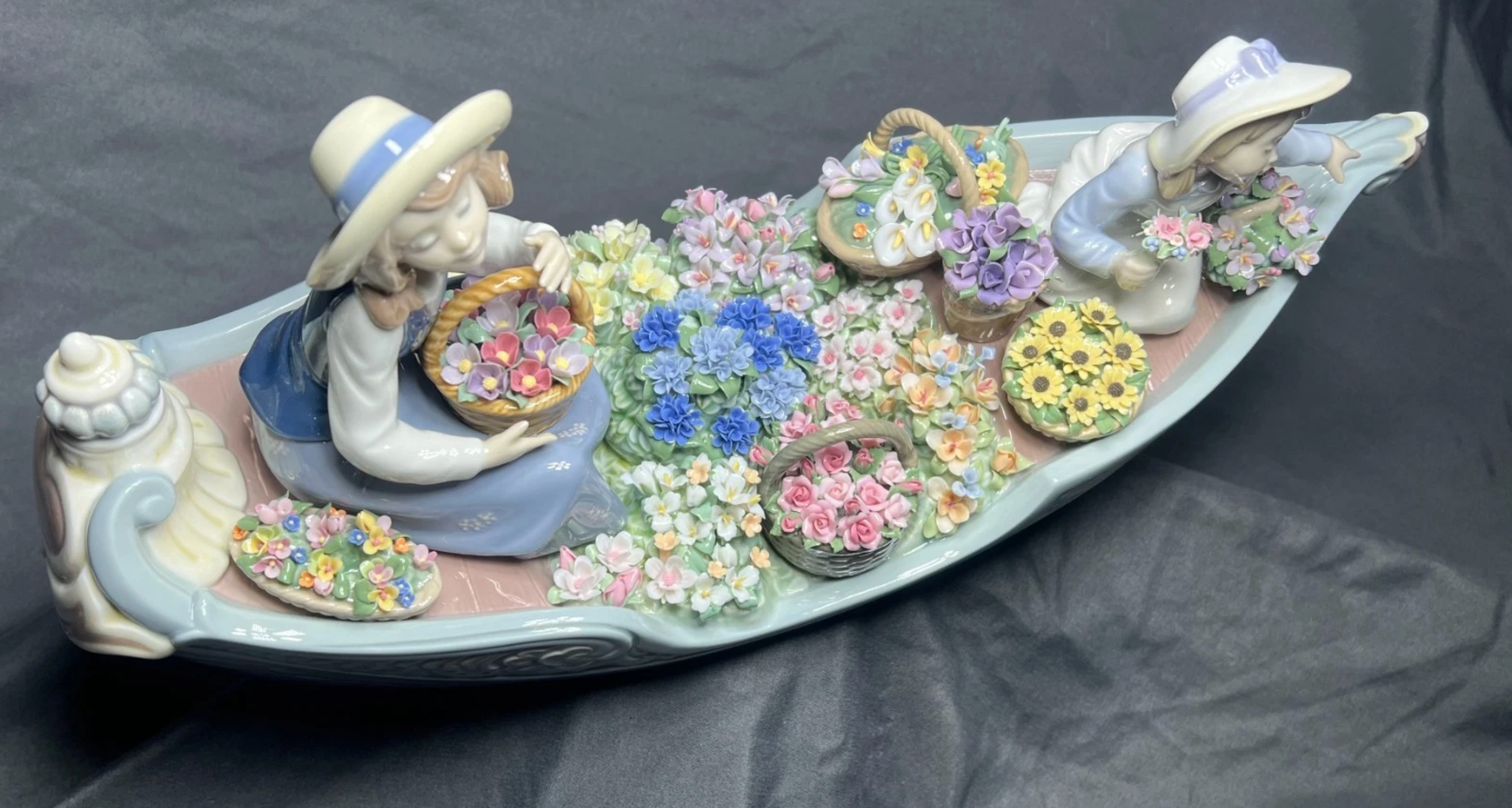 LLADRO Flowers Forever Figurine – New in Box